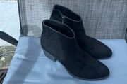 Ladies boots size 4 like new