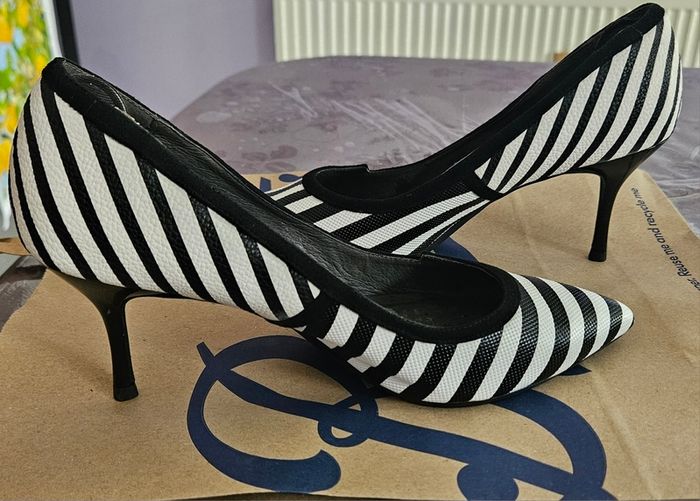 House of Avenue Asymmetric High Heel Shoes