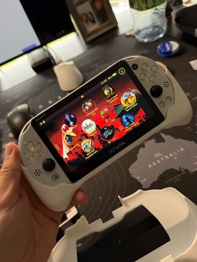 Modded Playstation vita + 256gb sd card
