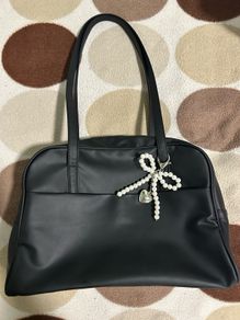 Black medium shoulder bag