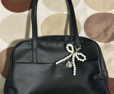 Black medium shoulder bag