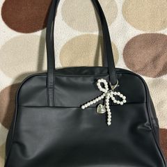 Black medium shoulder bag