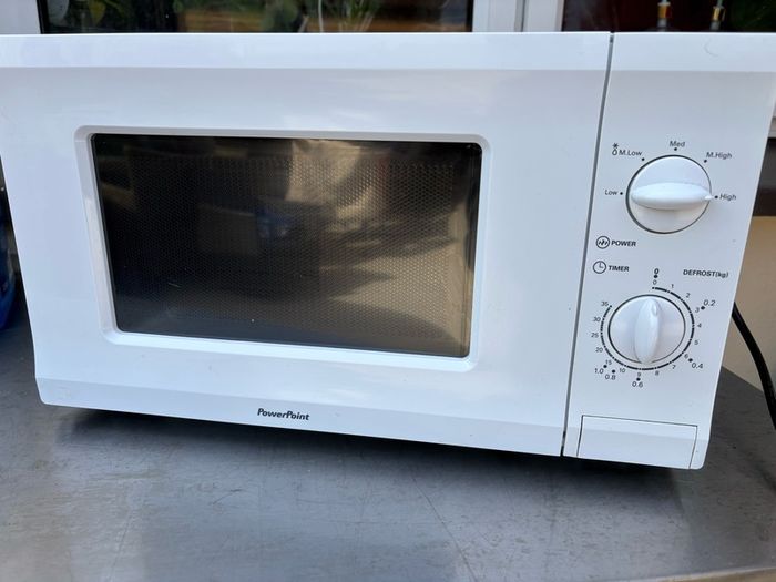 PowerPoint Microwave Old & rusty but Can be seen working.