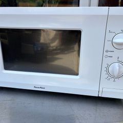 PowerPoint Microwave Old & rusty but Can be seen working.