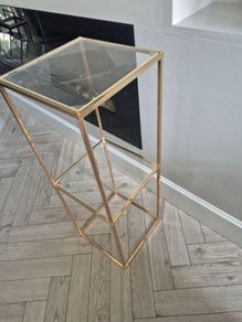 corner table