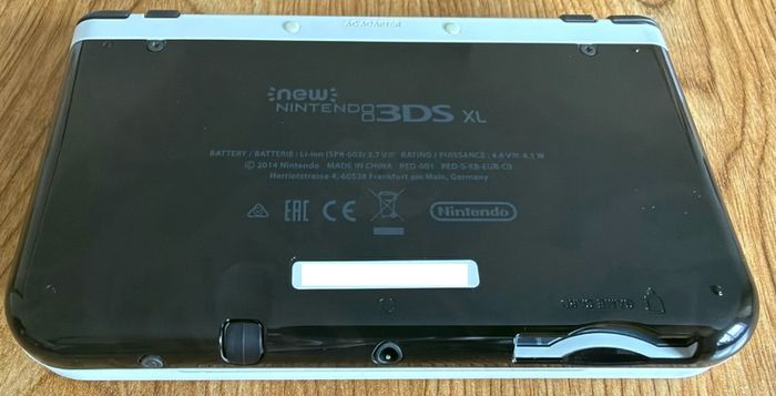 New Nintendo 3DS XL Fire Emblem Fates edition
