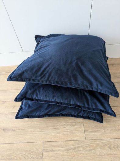 Soft velvet cushions