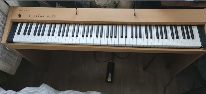 Roland F30e Digital piano and Roland DP - 10 Damper Foot Pedal in Excellent Condition.  (Barely used)