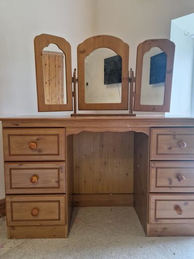 dressing table