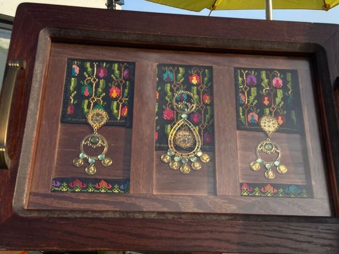 Decorative craftsmanship tray