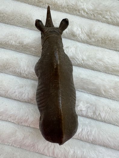 Schleich 2001 Rhinoceros Rhino Retired Wild Animal Figurine The horn is damaged Used Please look at the pictures