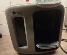 Bottle maker