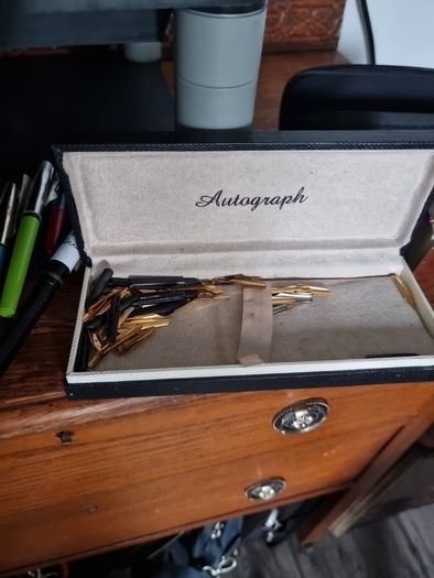 fountain pens , nibs , cases