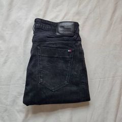 Tommy hilfiger slim scanton Size 32/32 zip fly in good condition