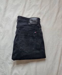 Tommy hilfiger slim scanton Size 32/32 zip fly in good condition