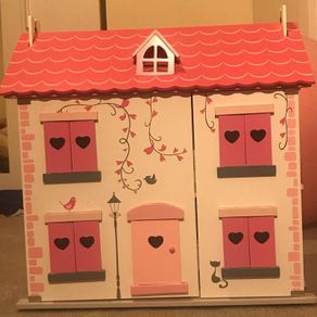 Wooden Dollhouse with Furniture in perfect condition
