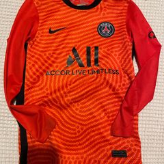 PSG jersey - size medium - age 9-11