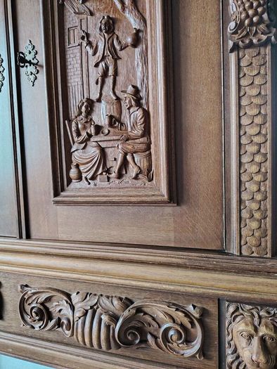 Beautiful antique oak cabinet