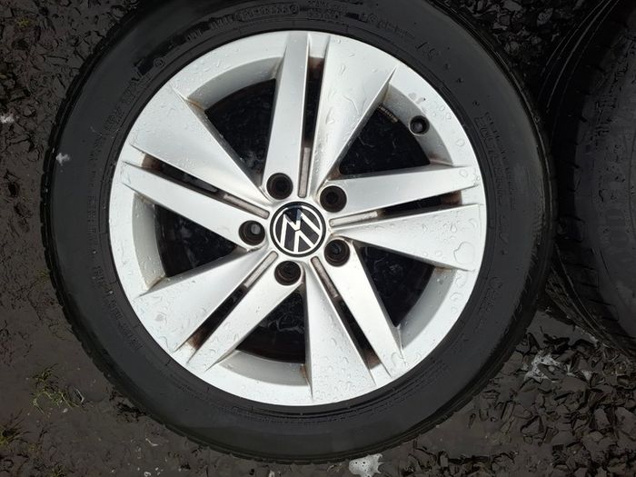 16" Genuine Vw Alloys with tyres
