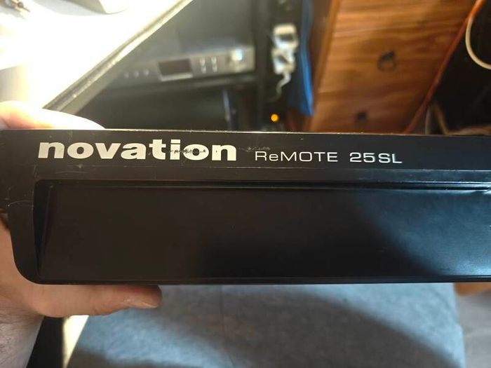 Novation: ReMOTE 25SL MIDI Controller