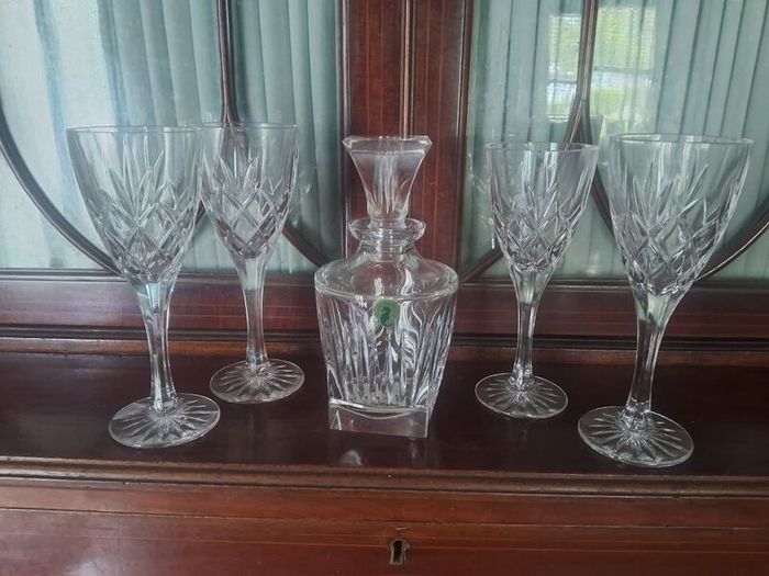 cyrstsl  decanter and 4 crystal wine glasses