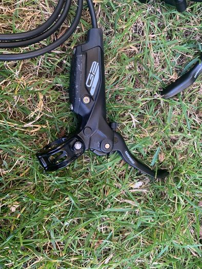 Pair SRAM G2R hydraulic mtb brakes