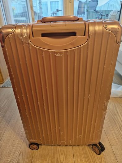 Rose gold aluminium-frame hard-shell suitcases (Rimowa style)