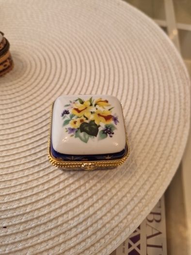 Vintage collectable porcelain cobalt blue trinket box hinged with gold trim