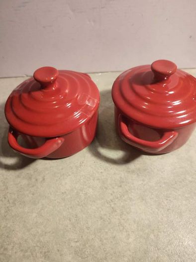 SET OF 2 Ceramic bowl and lid. New. .