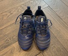 Boys Rugby/Football boots size 1