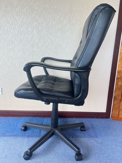 Black faux leather office chair (A)