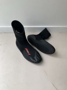 wetsuit booties