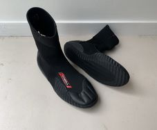 wetsuit booties