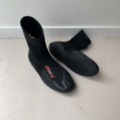 wetsuit booties