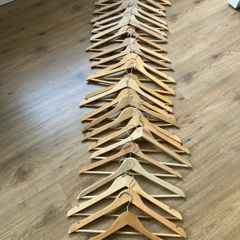25 wooden hangers