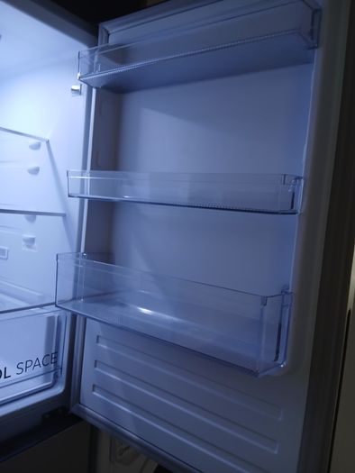 Indesit Fridge Freezer, free standing.