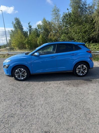 Hyundai kona EV premium 2022 64kw h long range now