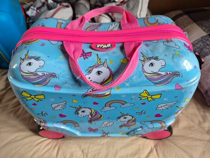 Star unicorn wheelie kids hard travel case