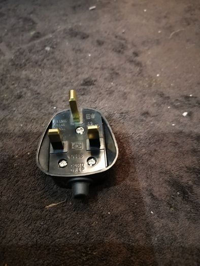 13 Amp Fused 3 Pin Plug