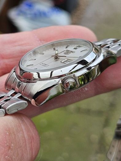 Watch Seiko 5 Automatic.