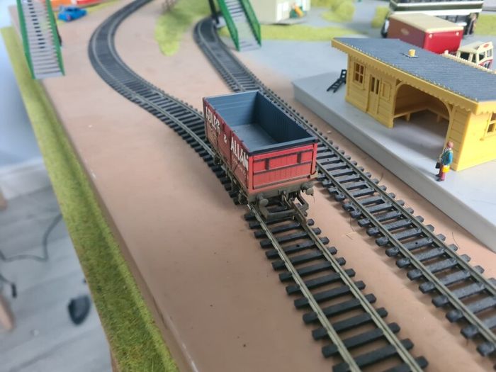 hornby gravel tipper and belt 00 gauge