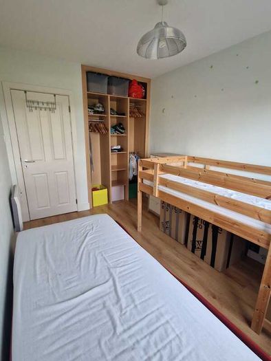Single beds and mattresses
