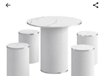 Table chairs brand new