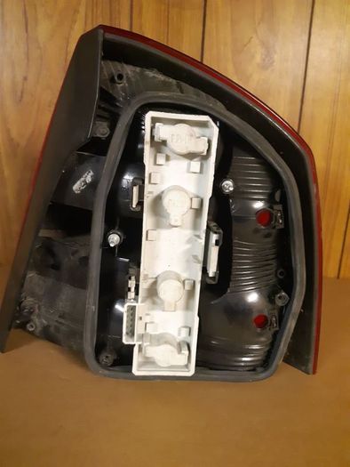 Skoda Octavia Saloon 09-13 O/s Rear Passenger  Tail Light Lens 1z5945095b