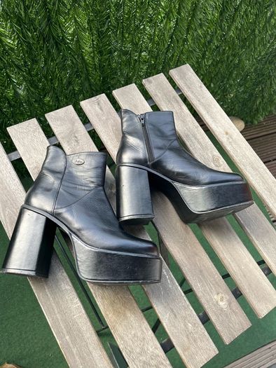 Gorgeous Buffalo London Ankle Boots