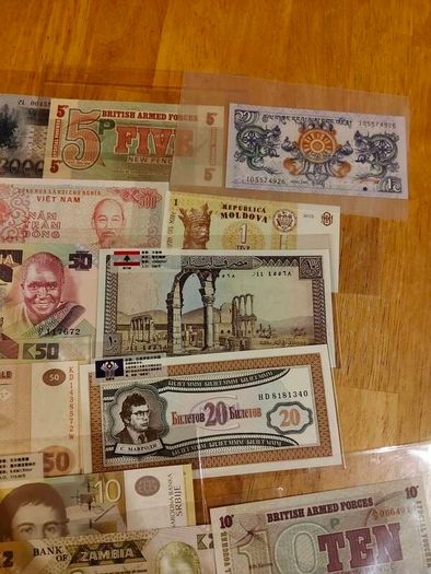World banknotes 70