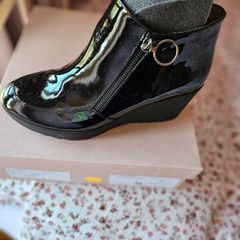 womens black patent boots