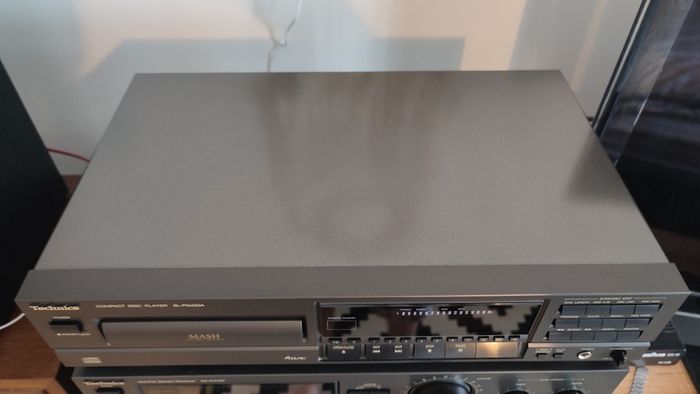 TECHNICS SL-PG420A, CD Player. Cleaned.Like New. Remote