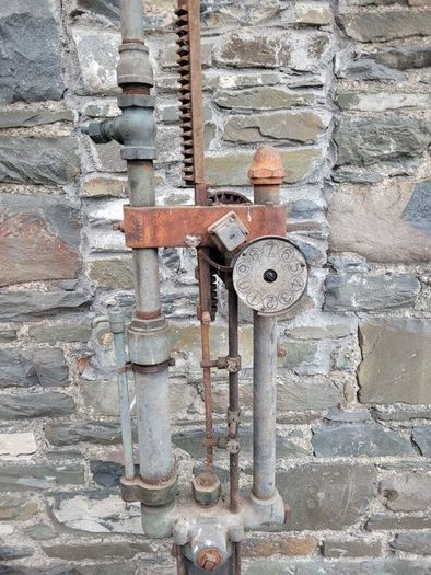 1915 Skeleton Petrol Pump