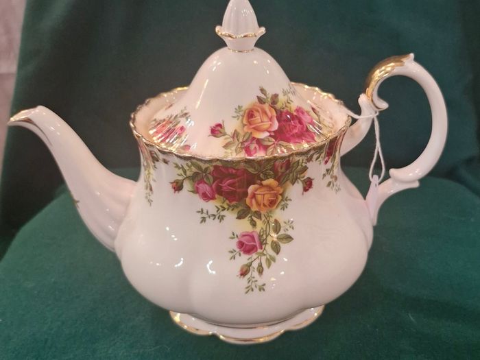 Old country roses teapot
